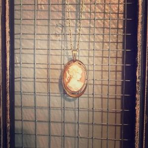 💖Long pink and white silhouette necklace💖